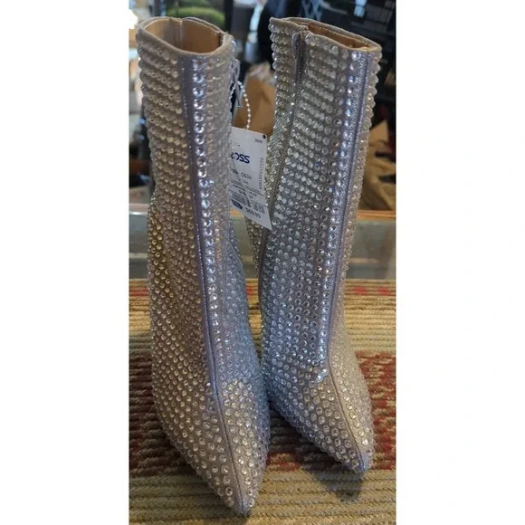 NWT Steve Madden Winnings Bootie Silver Rhinestone Women's 6.5 - Picture 2 of 10